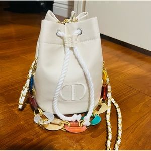 - Dior pouch🔥🔥🔥